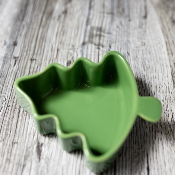 Stonewall Kitchen green ceramic Christmas tree dish 4.25 inches - Picture 3 of 7